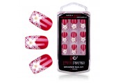 Красные типсы для ногтей с белыми цветами White Lily