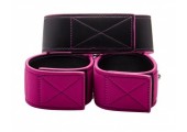 Чёрно-розовый двусторонний ошейник с наручниками Reversible Collar and Wrist Cuffs